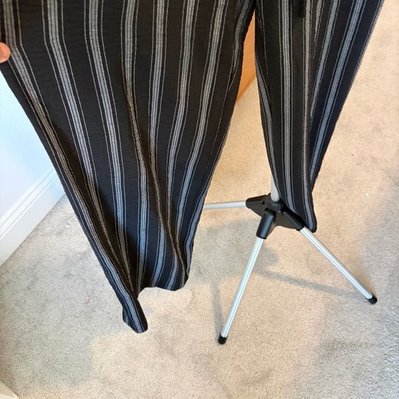 NYC Black & Gray Striped Wide-Leg Pants – Size M - Picture 3 of 7